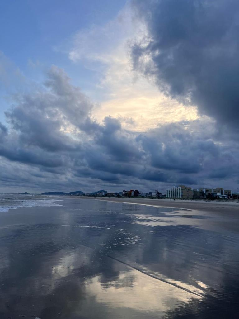 Lindo Studio Matinhos Prédio na beira mar. photo 3