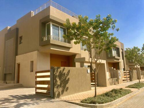 privet villa in palm hills photo 1
