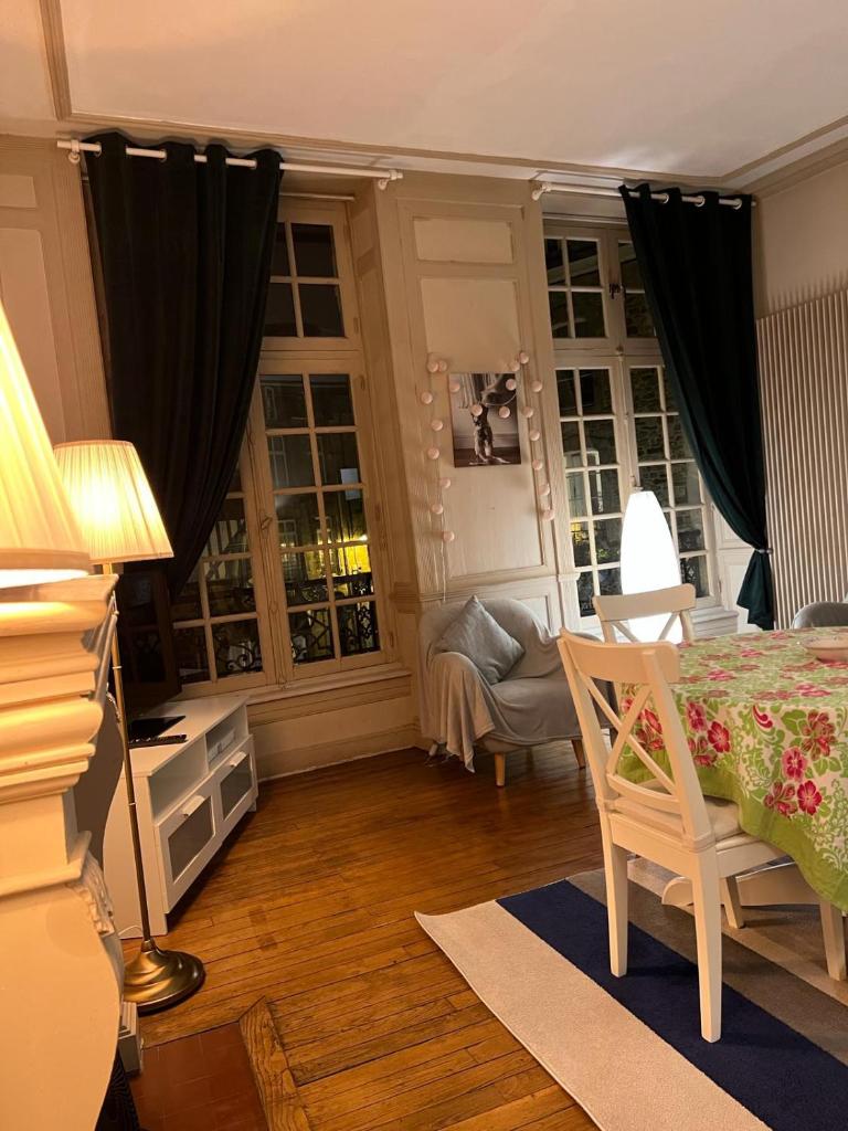 EGLANTINE APPARTEMENT CENTRE HISTORIQUE DE DINAN photo 3