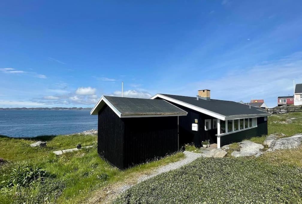 The Black House Tuapannguit 48