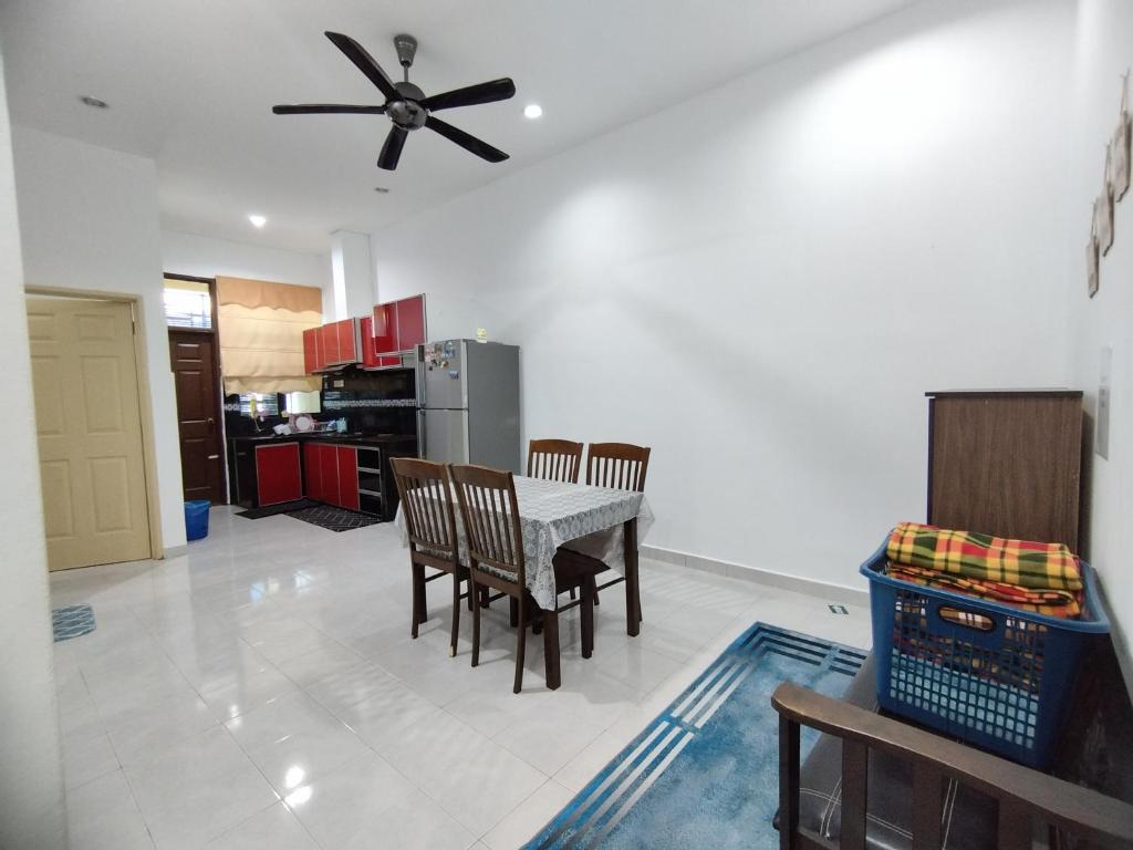 Indah Damai Homestay photo 2