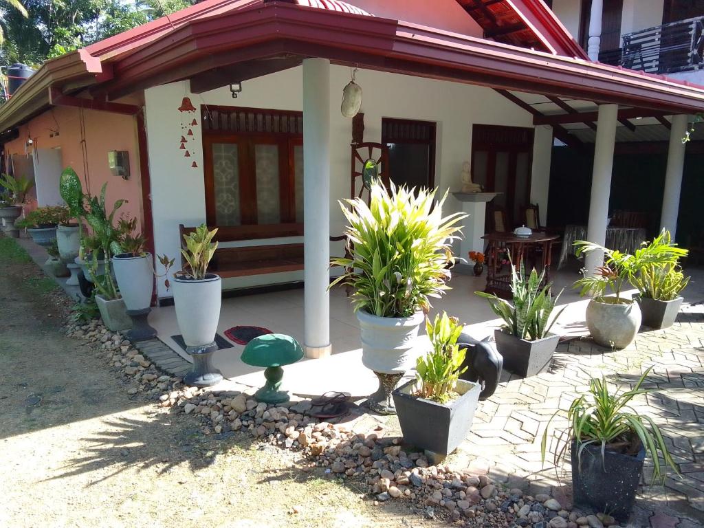 Isindu Holiday Home