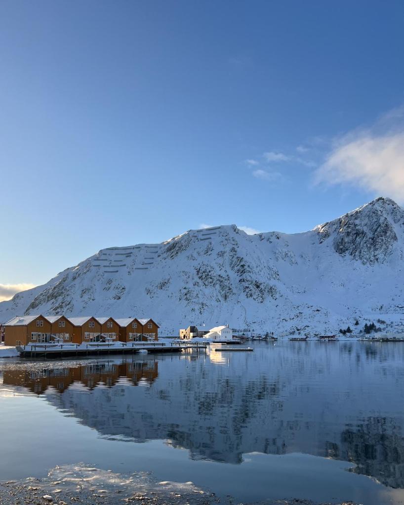Charming waterfront cabin in Ballstad, Lofoten photo 2