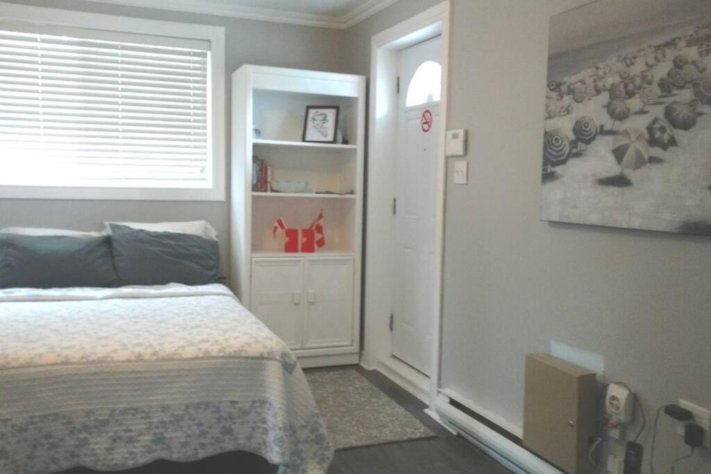 Sunset Cottage, 3 min walk to beach, sleeps 7 photo 2