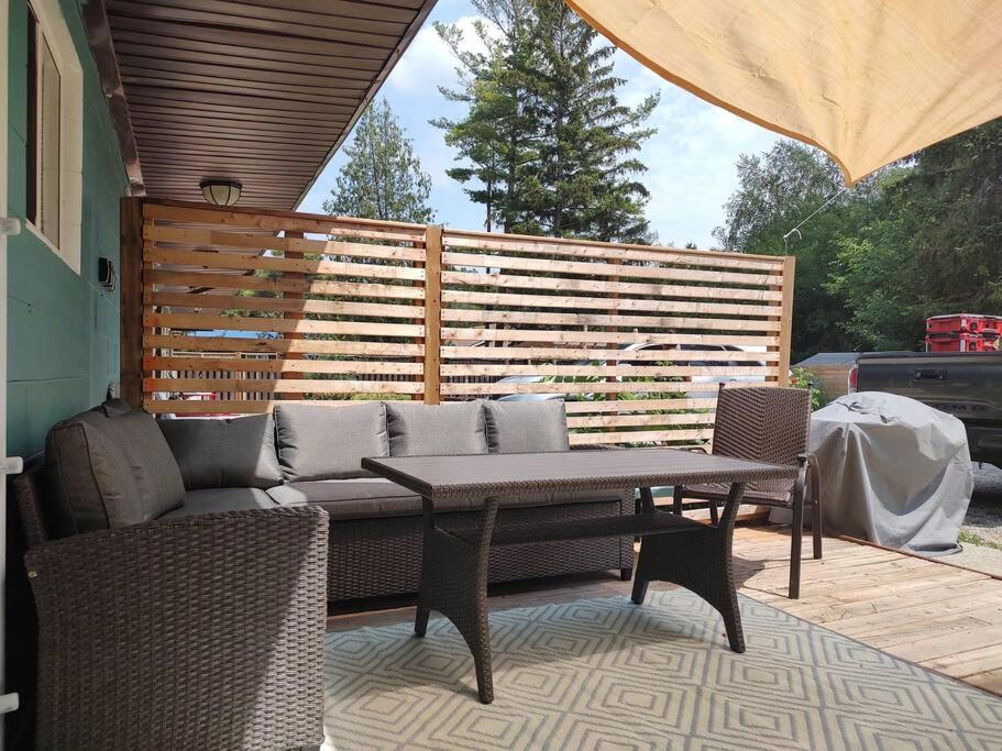 Sunset Cottage, 3 min walk to beach, sleeps 7 photo 3