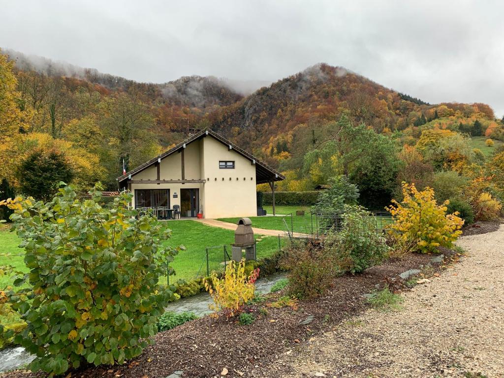 Chalet l'Arcange 2 a 8 personnes au calme bord riviere Lizon Franche Comte photo 2