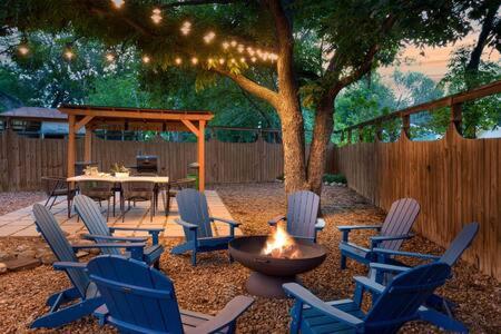 The Mint Julep, pet-friendly, hot tub, sleeps 8! photo 4