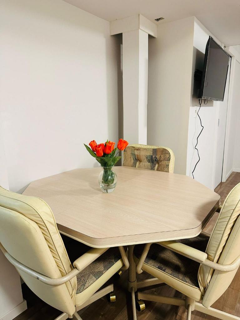 1 BHK Guest Suite in Cultus Lake photo 2