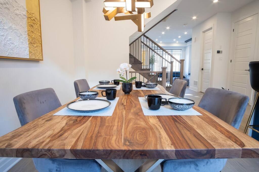Modern 4-Bed Townhome with Cinema & Roof Terrace photo 3