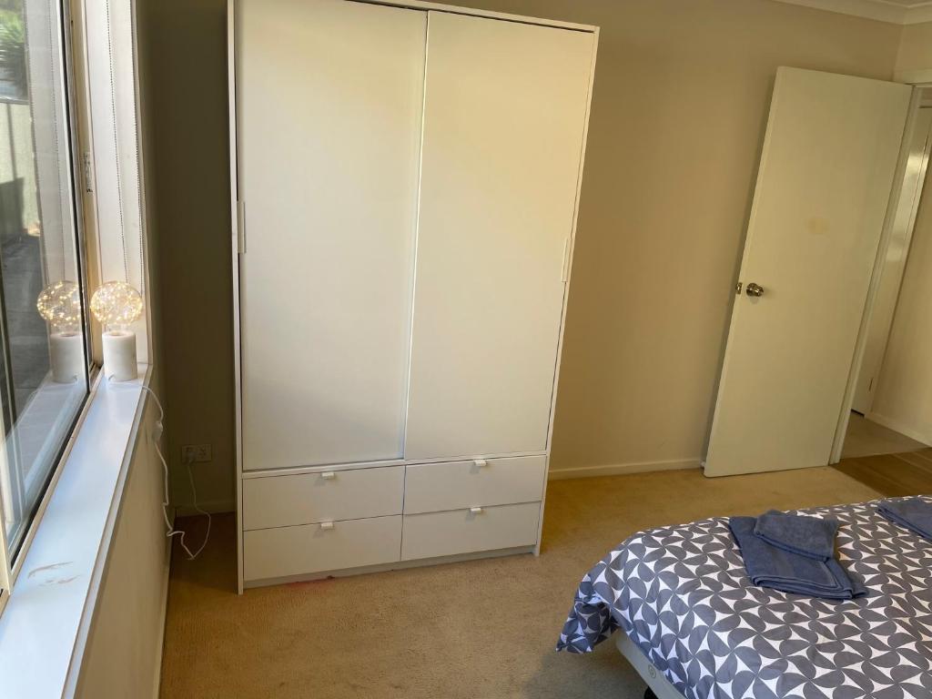 Newly Furnished Queen Bedroom to relax photo 4