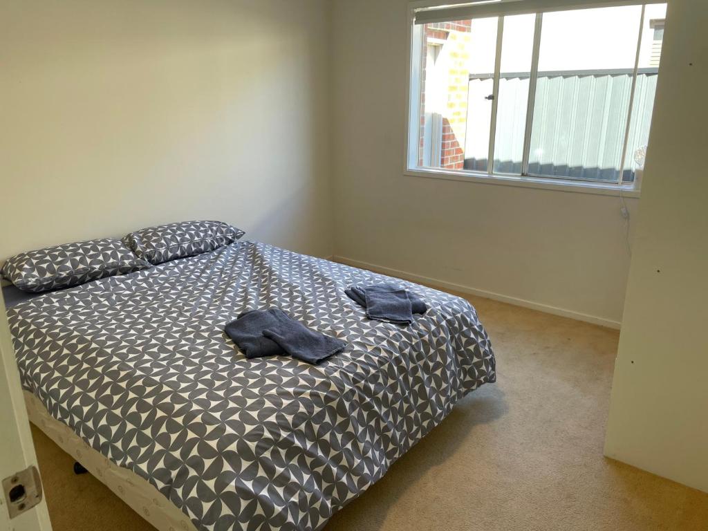 Newly Furnished Queen Bedroom to relax photo 3
