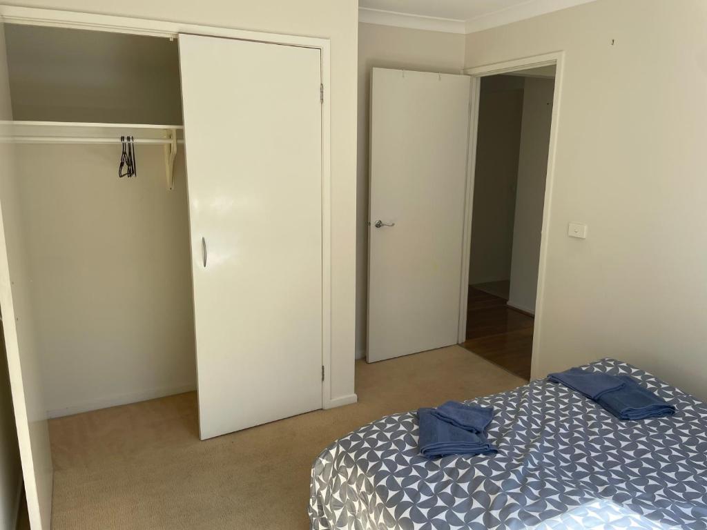 Newly Furnished Queen Bedroom to relax photo 2
