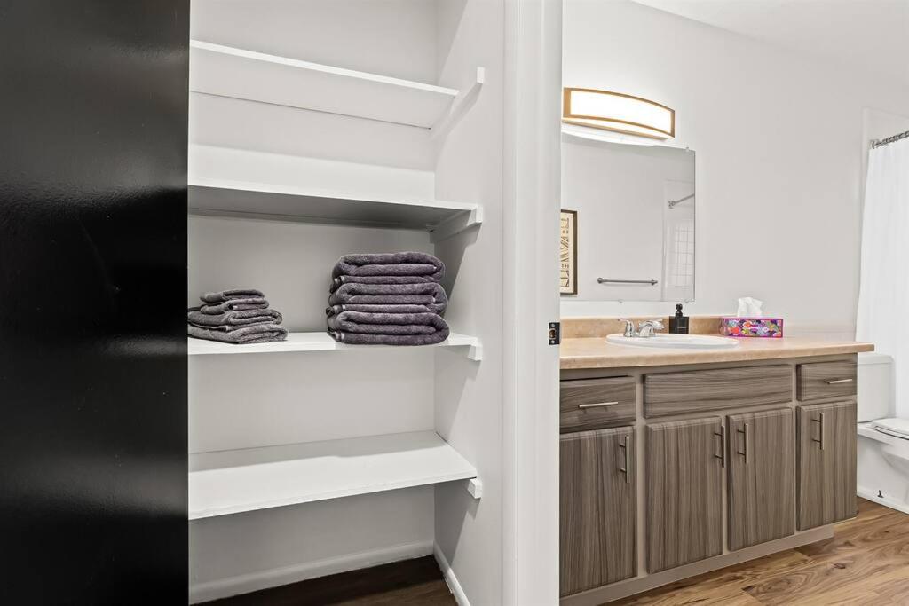 1BR Pet-Friendly Apartment with King Bed photo 1
