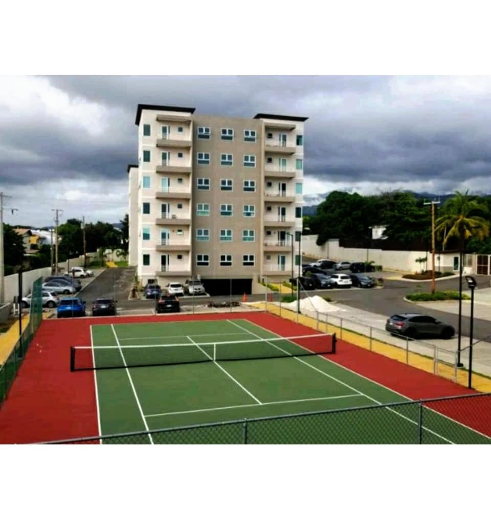Lovely 2 BedRoom c̅ Netflix across National Stadium Kingston photo 4