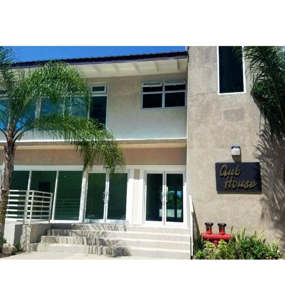 Lovely 2 BedRoom c̅ Netflix across National Stadium Kingston photo 3