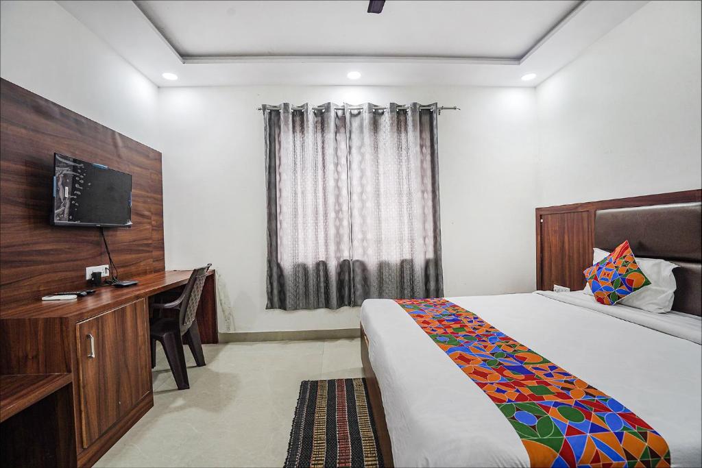 FabHotel Akash Inn photo 4