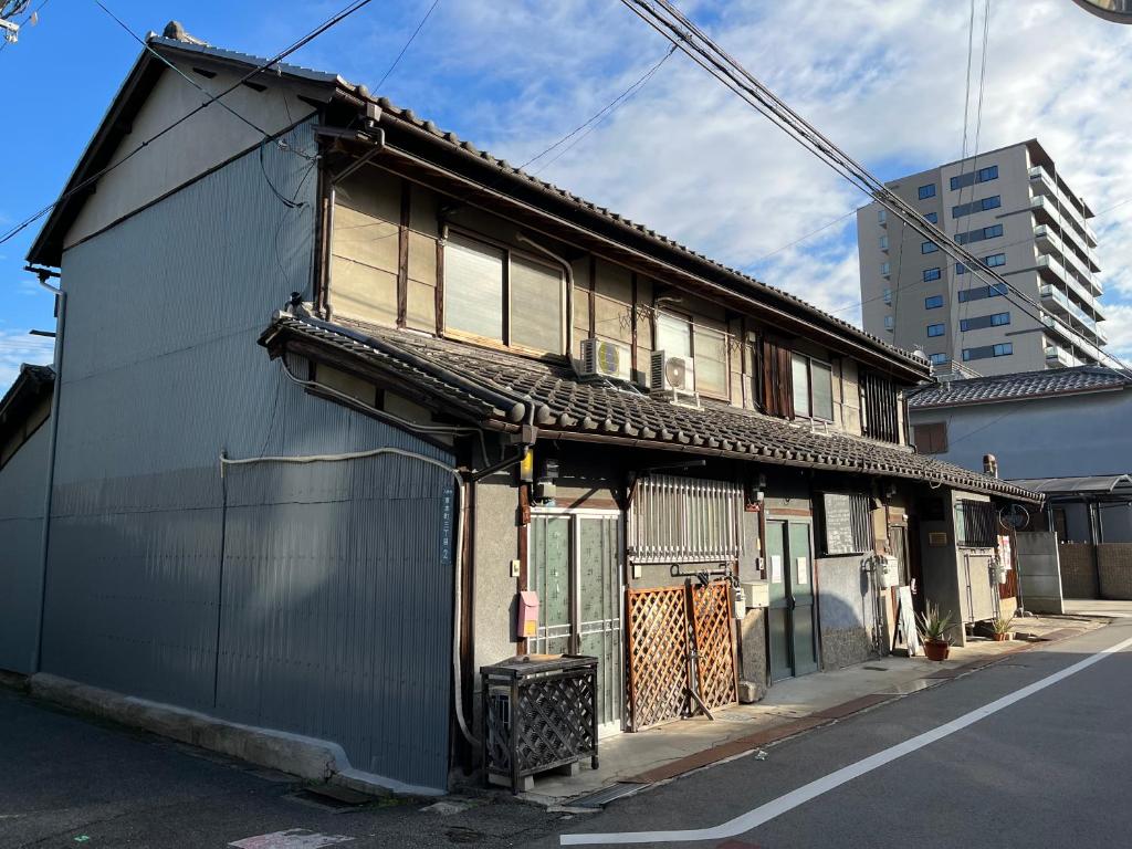 最大８人様まで宿泊可能な１棟貸しです！近鉄八尾駅から徒歩３分！ photo 1