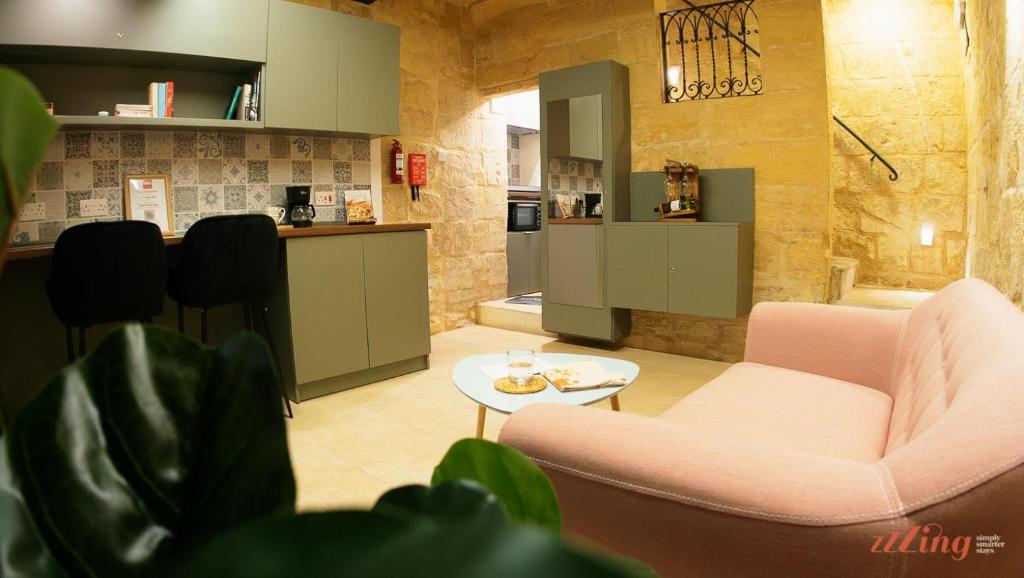 A unique 400-year-old, modern Maltese home photo 4