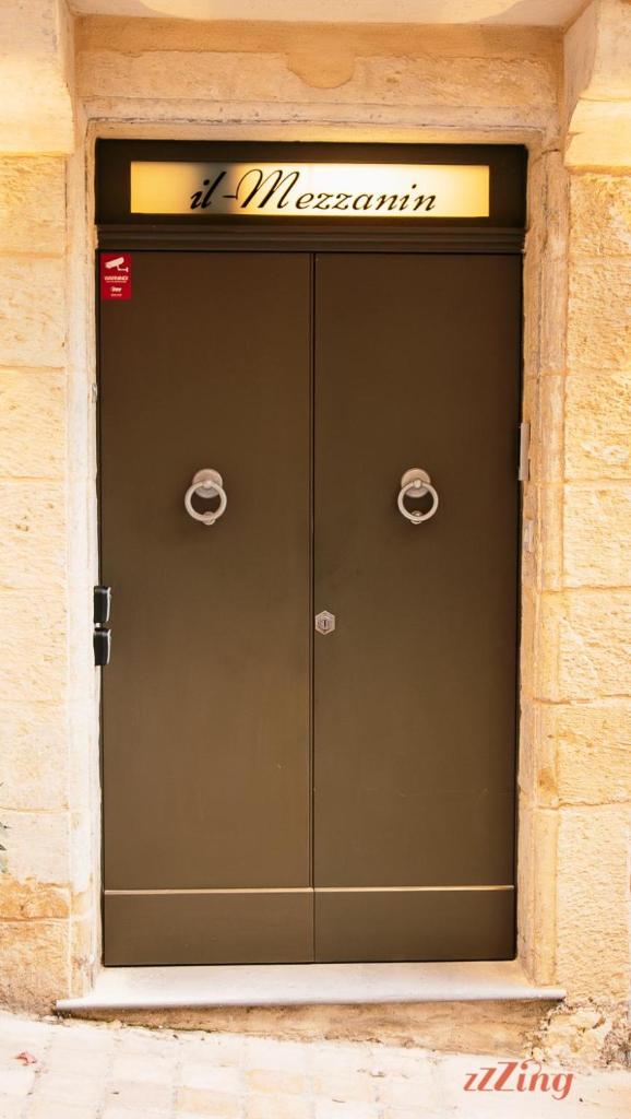 A unique 400-year-old, modern Maltese home photo 2