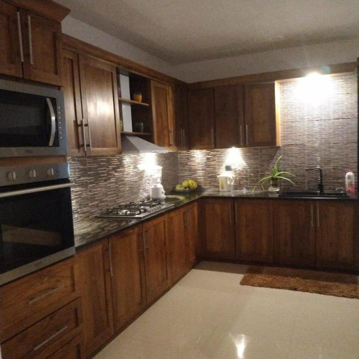 Cheerful 3-Bedrooms (A/C) Villa with Furniture. photo 3