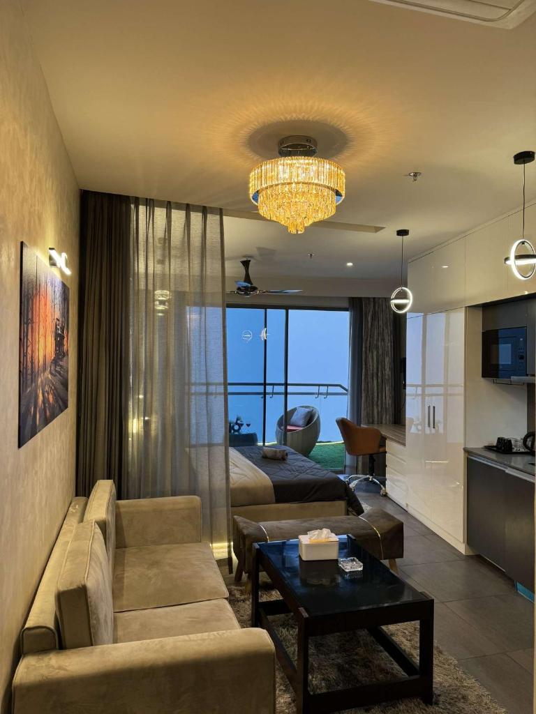 The Opulence Suite 41st Floor City View photo 2