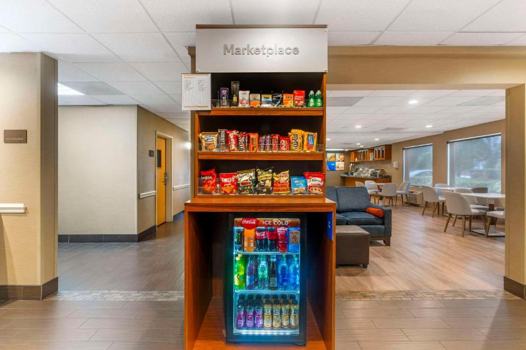 Comfort Suites Wilmington near Downtown image