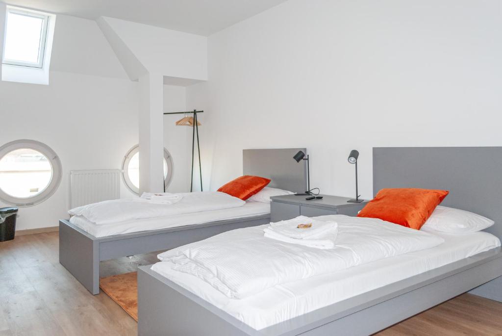 ZENTRAL:Neu sanierte Wohnung,5 Zimmer, 10 Betten,Wohnküche photo 3