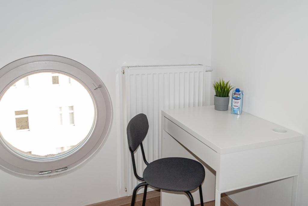 ZENTRAL:Neu sanierte Wohnung,5 Zimmer, 10 Betten,Wohnküche photo 4