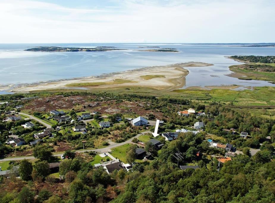 Modern home; Villa Stråvalla. Near beach with jacuzzi