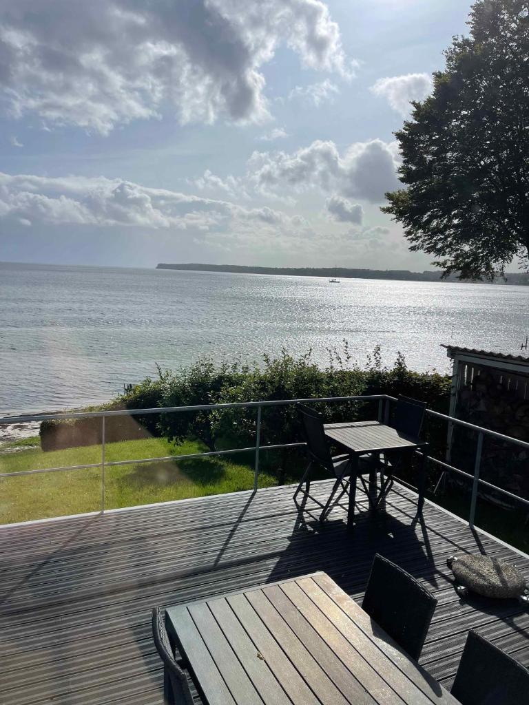 Stunningly Located Holiday Home With A Beach, photo 2