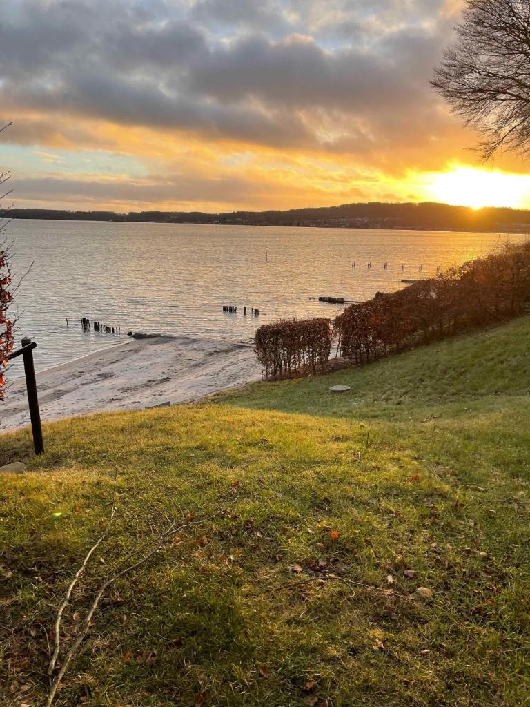 Stunningly Located Holiday Home With A Beach, photo 4