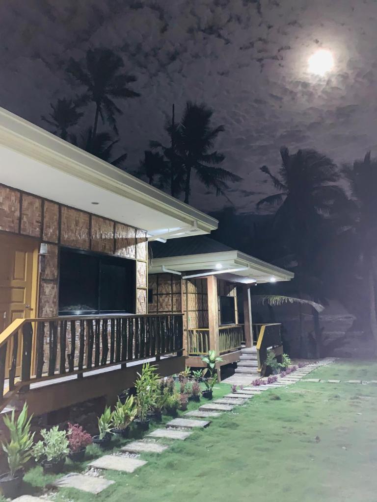 Villa Malinao Oceanview Resort - Deluxe bungalow photo 2