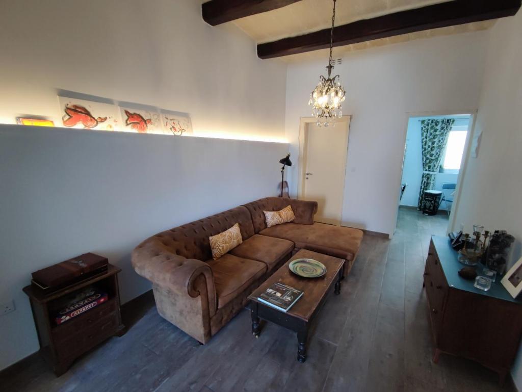 Double bedroom in St Julians in shared house photo 3