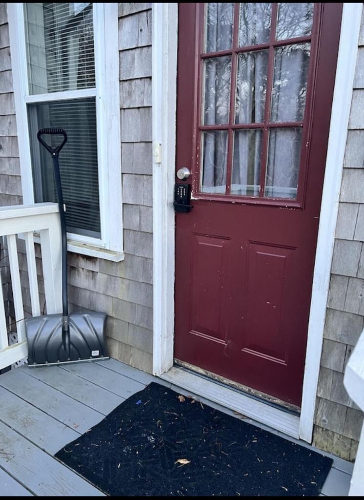 Charming Cottage Historic Falmouth Cape Cod Near Beach and Downtown 2BR 1Bath Deck photo 4