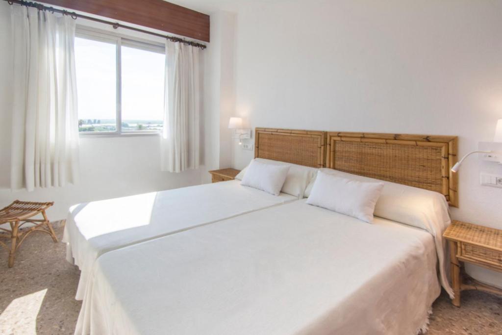 Bright Apartment Steps Away from the Beach photo 2