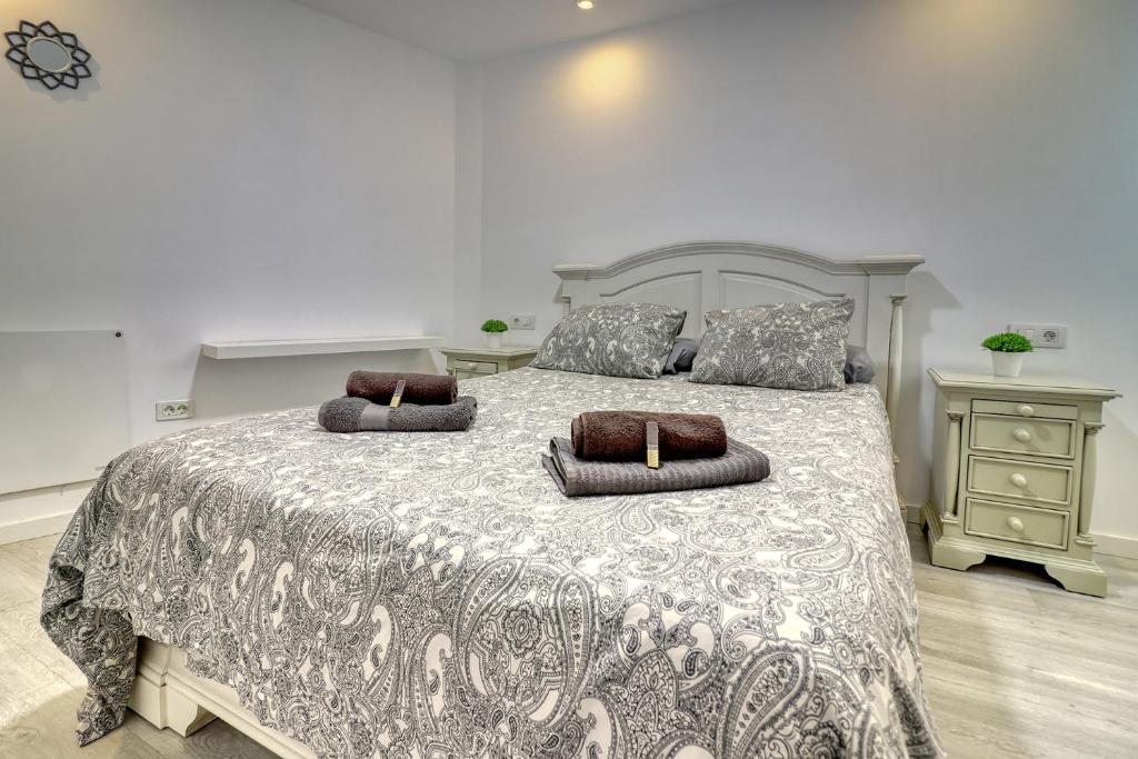 Central Modern Apartment with Private parking & Ocean view & Coffee corner - Tap to explore photos