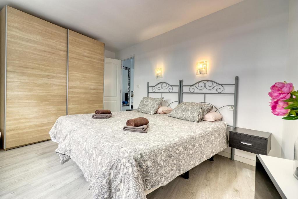 Central Modern Apartment with Private parking & Ocean view & Coffee corner