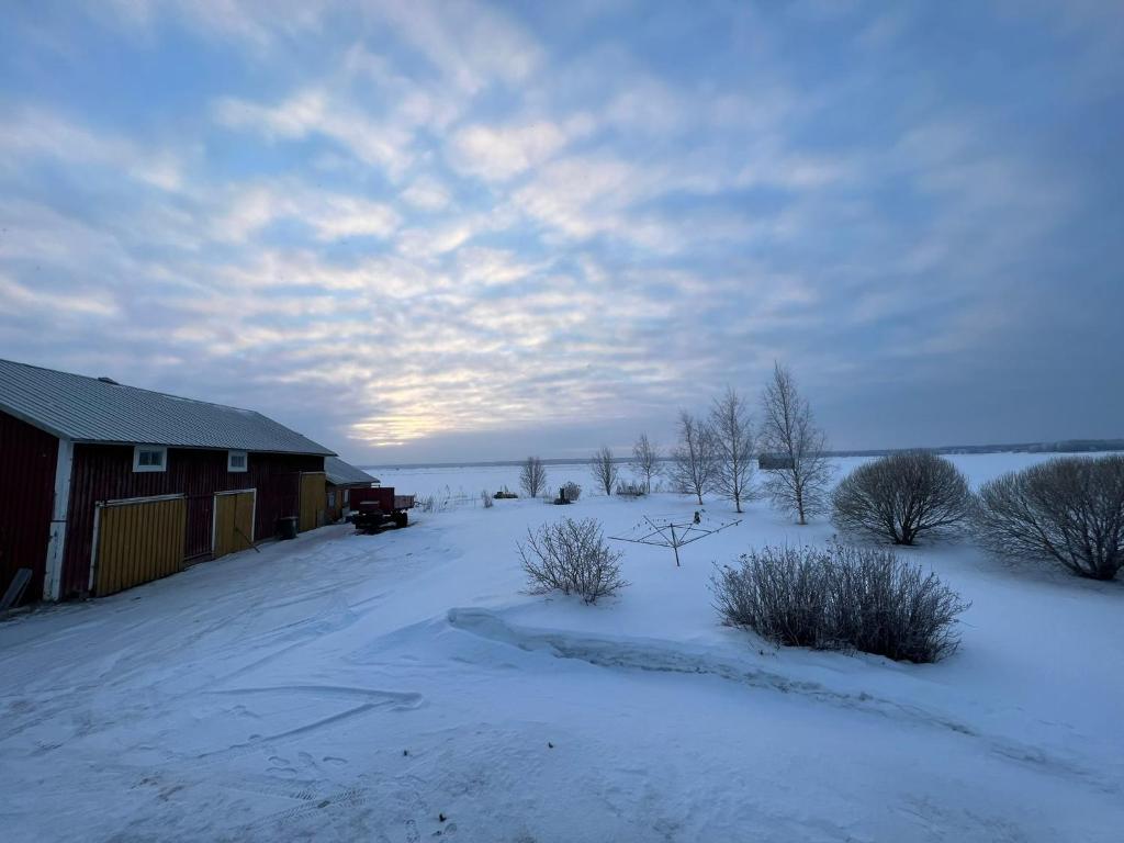 Beautiful Big Farm House with Spectacular Meteor Site View photo 1