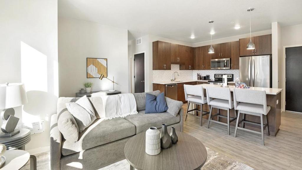 Landing Modern Apartment with Amazing Amenities (ID1231X251) photo 2