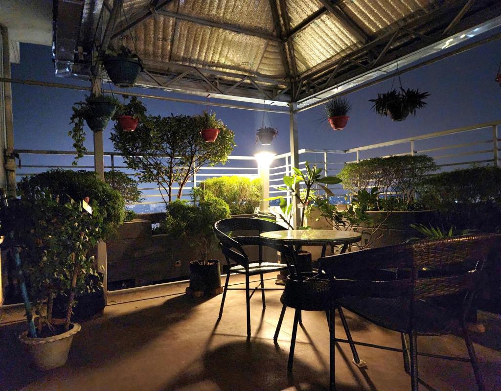 Stunning Penthouse With Beautiful Rooftop Garden.
