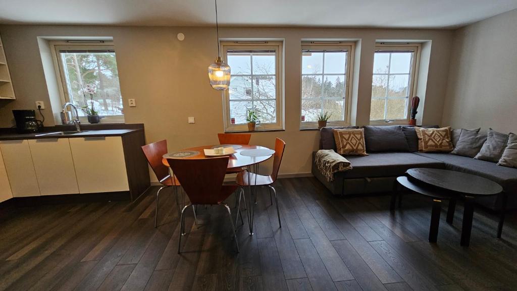 Attic floor with views over fields and sea photo 1