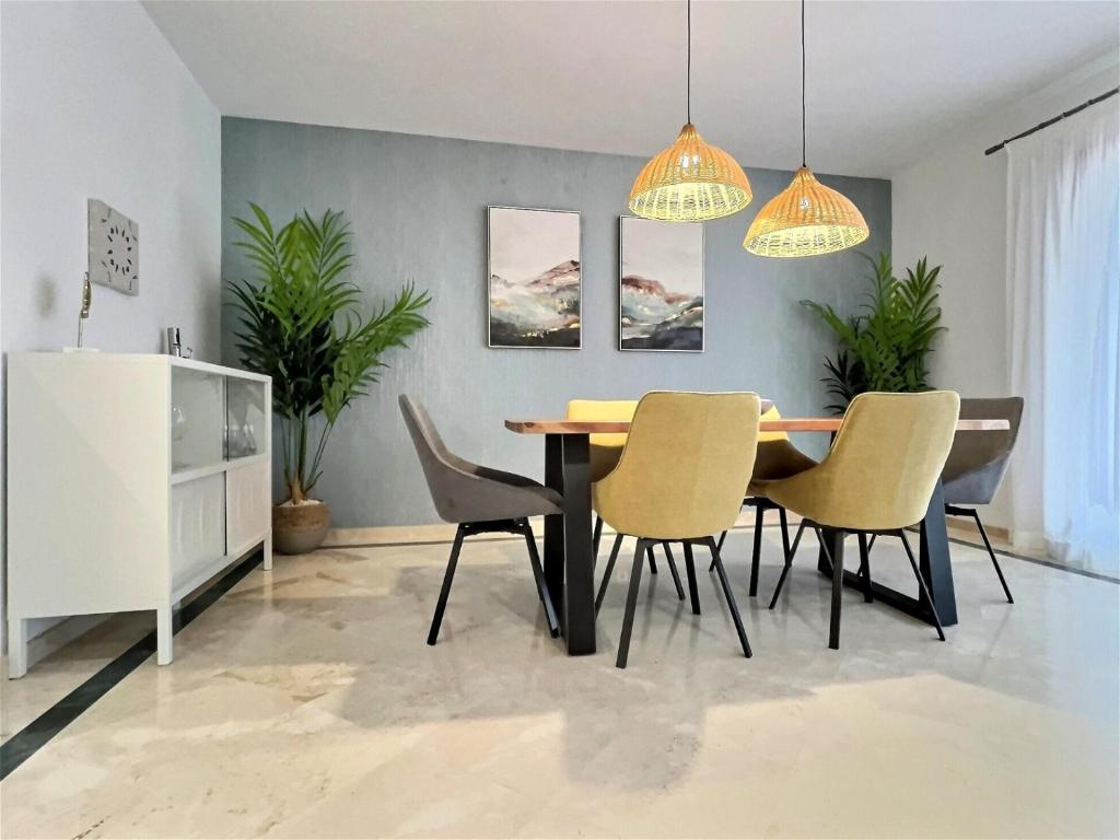 Superb 3-bed penthouse minutes drive to the beach photo 4