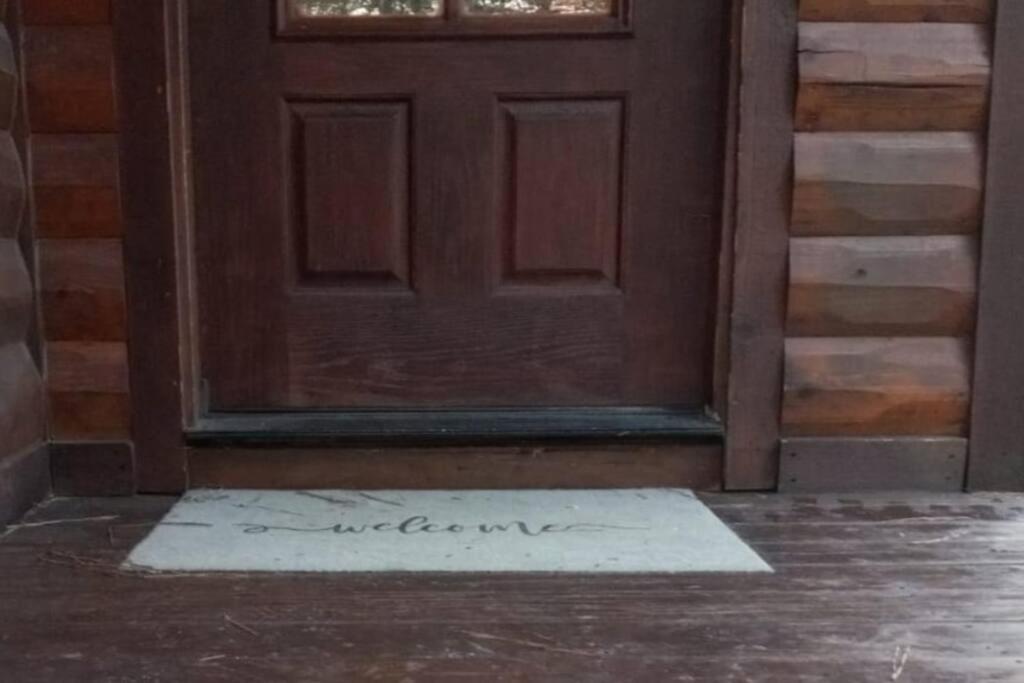 Iron Horse Lodge sleeps 18, Games, Fire Pit, Hot Tub, EV, more photo 3