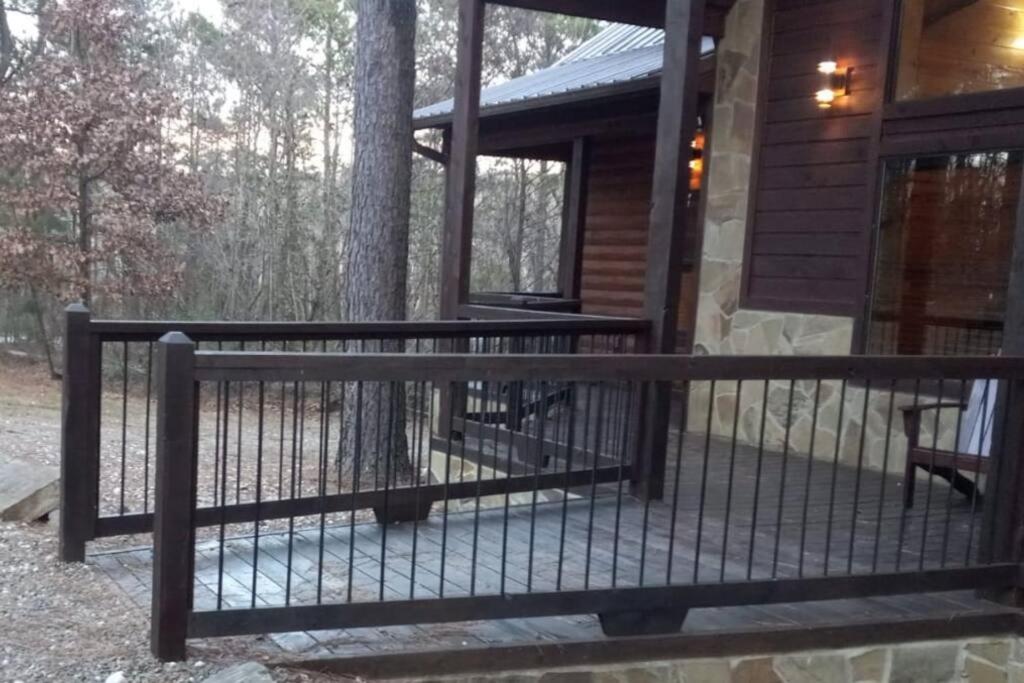 Iron Horse Lodge sleeps 18, Games, Fire Pit, Hot Tub, EV, more photo 2