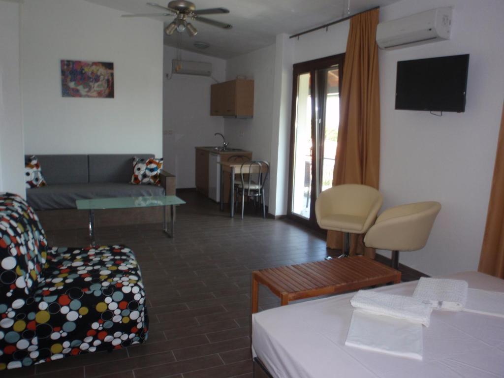 Petrouda's Apartments photo 2