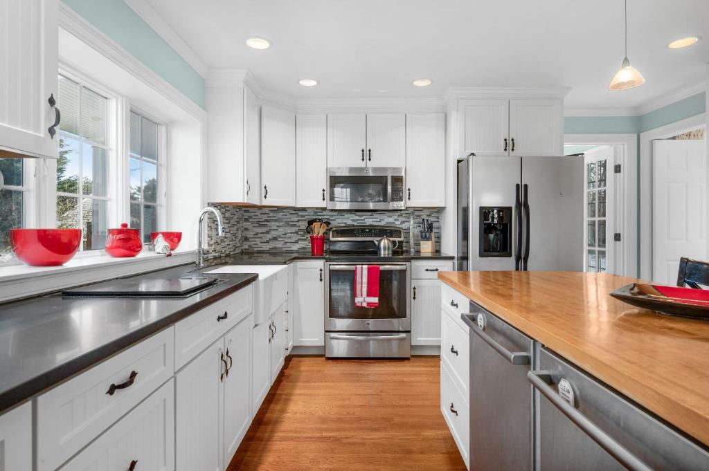92 Hoyt Road Harwich Port Cape Cod- Apricari photo 3