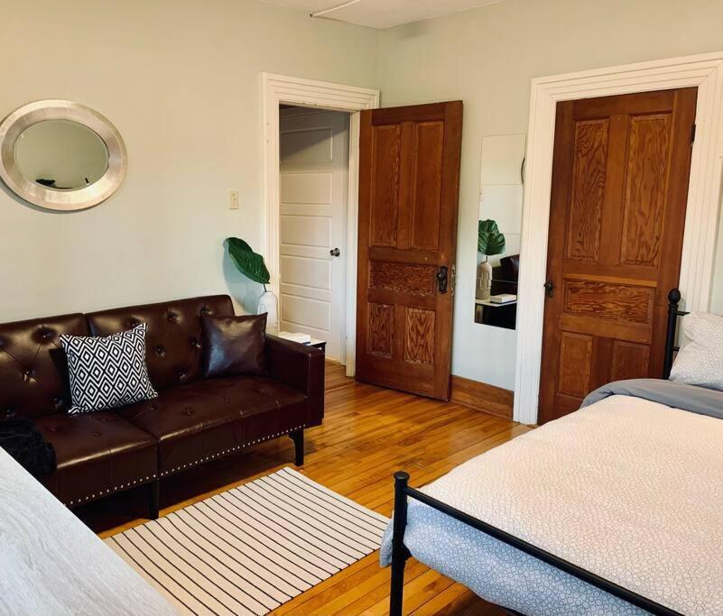 Lovely Apt #2 in Halifax photo 1