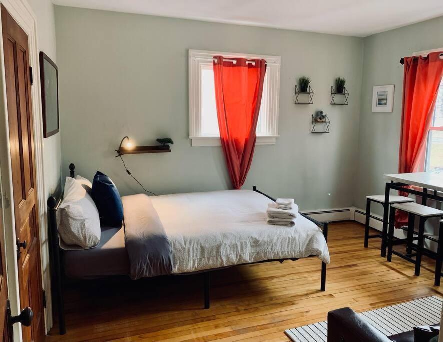 Lovely Apt #2 in Halifax photo 2