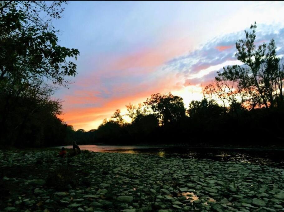 Updated 3bd Cottage on Bike Trail w/ River access! photo 2