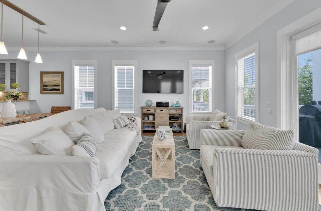 Anna's Beach House Walk-Out To 30A in Seacrest- Pet-Friendly photo 1